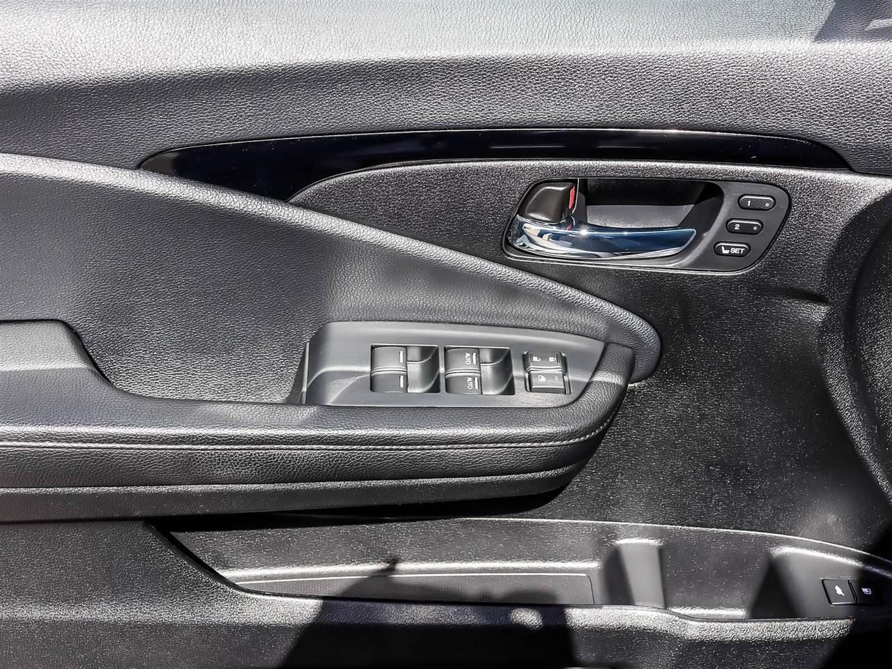 2022 Honda Pilot TOURING 8-PASSENGER Photo