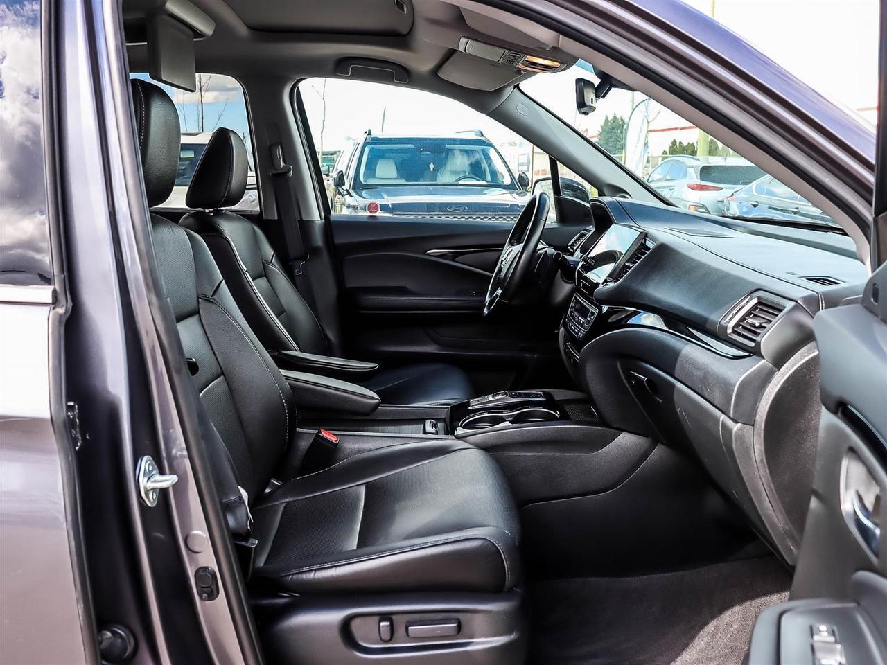 2022 Honda Pilot TOURING 8-PASSENGER Photo