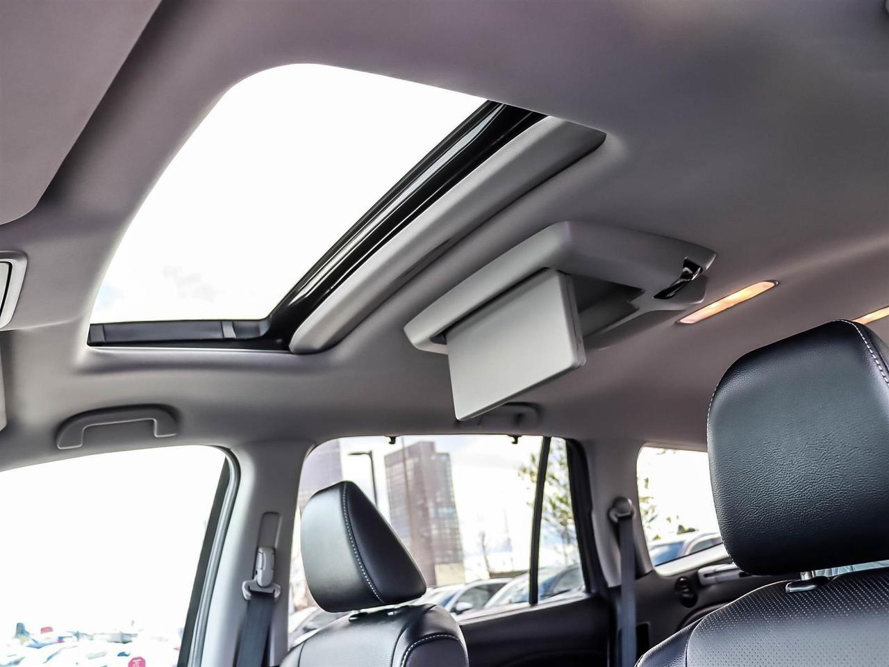 2022 Honda Pilot TOURING 8-PASSENGER Photo