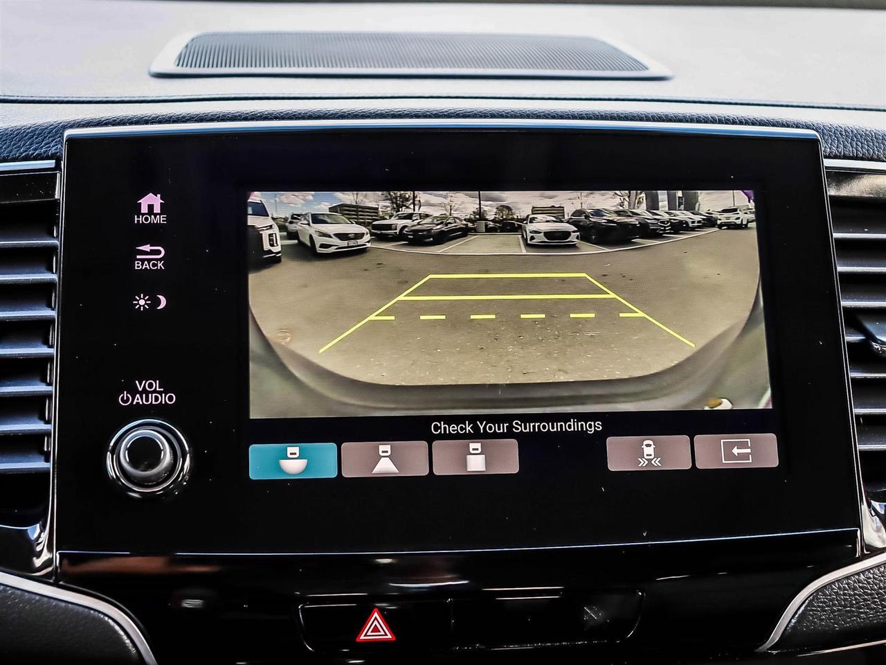 2022 Honda Pilot TOURING 8-PASSENGER Photo