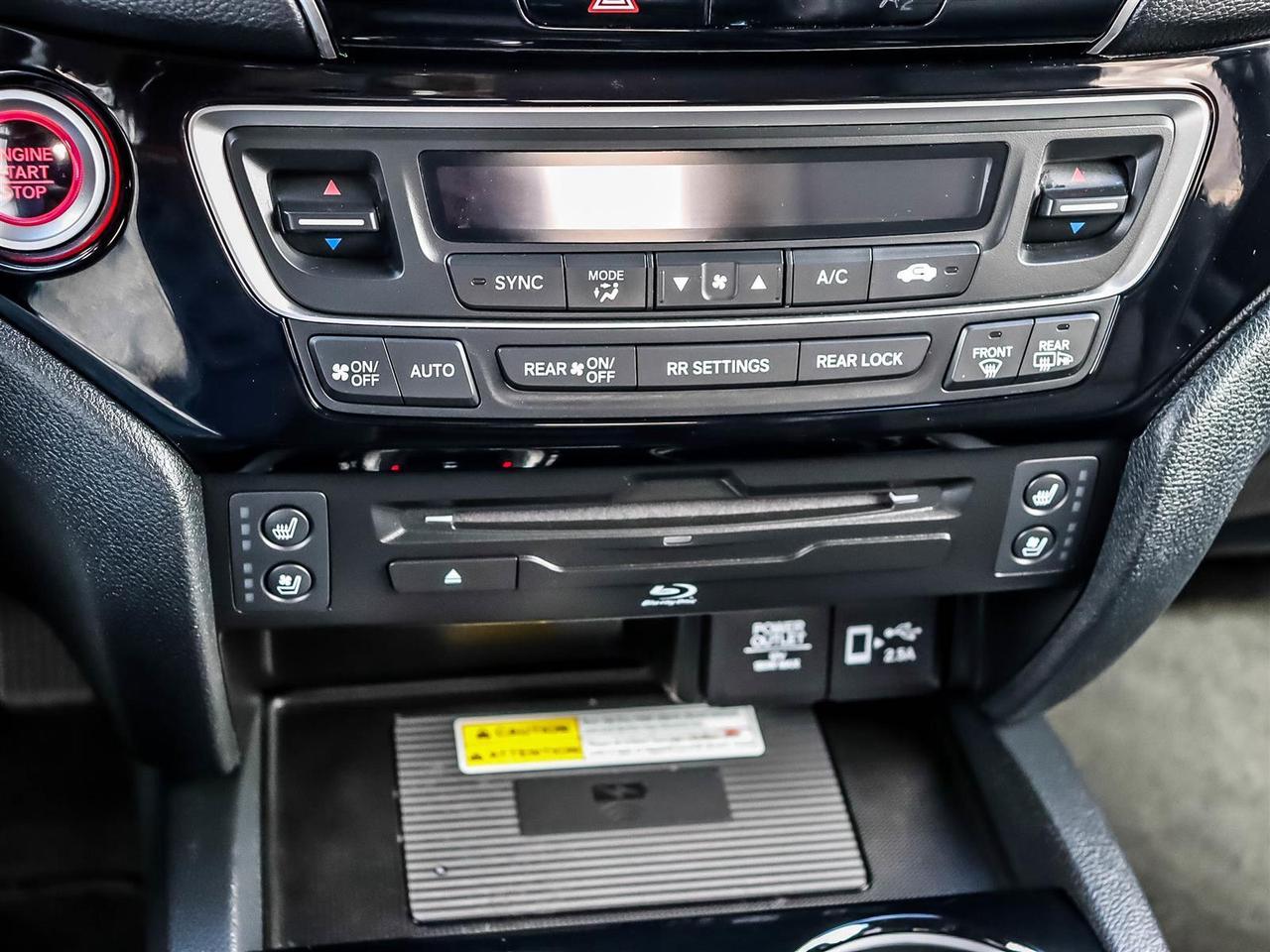 2022 Honda Pilot TOURING 8-PASSENGER Photo