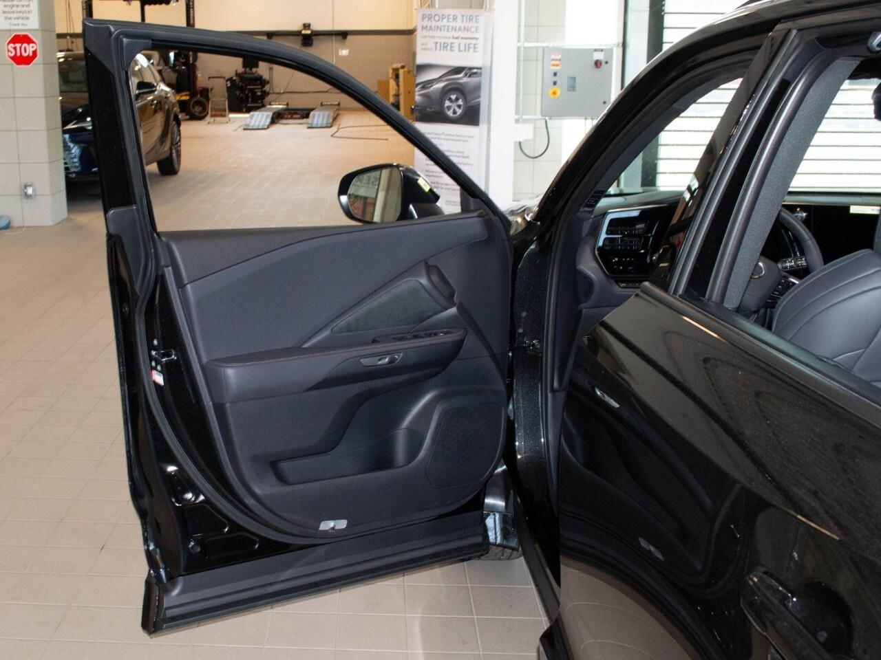 2025 Lexus TX 500h F Sport Photo