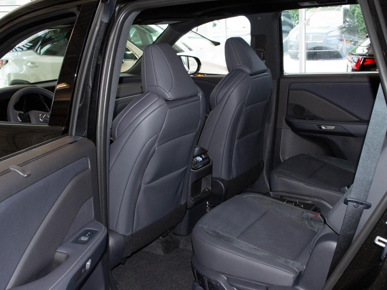 2025 Lexus TX 500h F Sport Photo