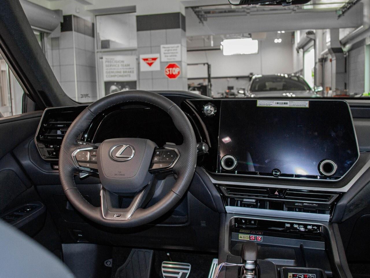 2025 Lexus TX 500h F Sport Photo
