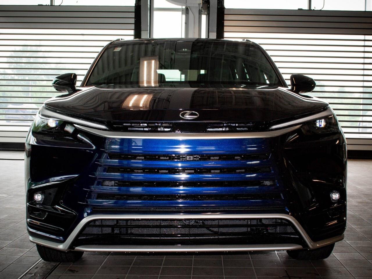 2025 Lexus TX 500h F Sport Photo