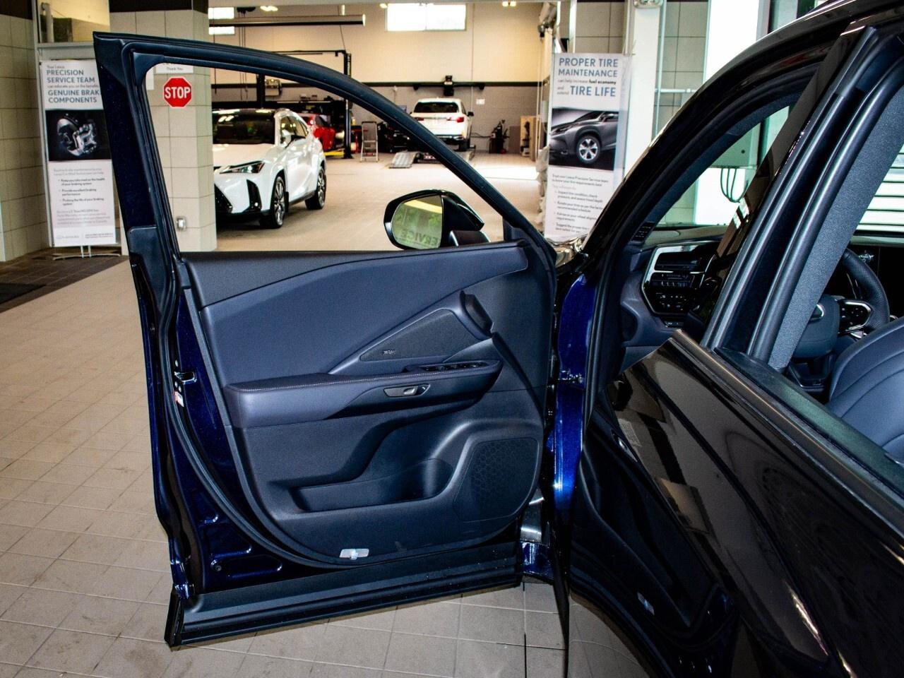 2025 Lexus TX 500h F Sport Photo