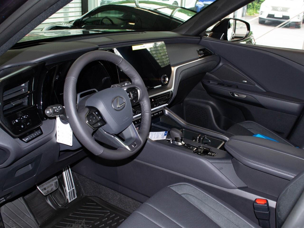 2025 Lexus TX 500h F Sport Photo