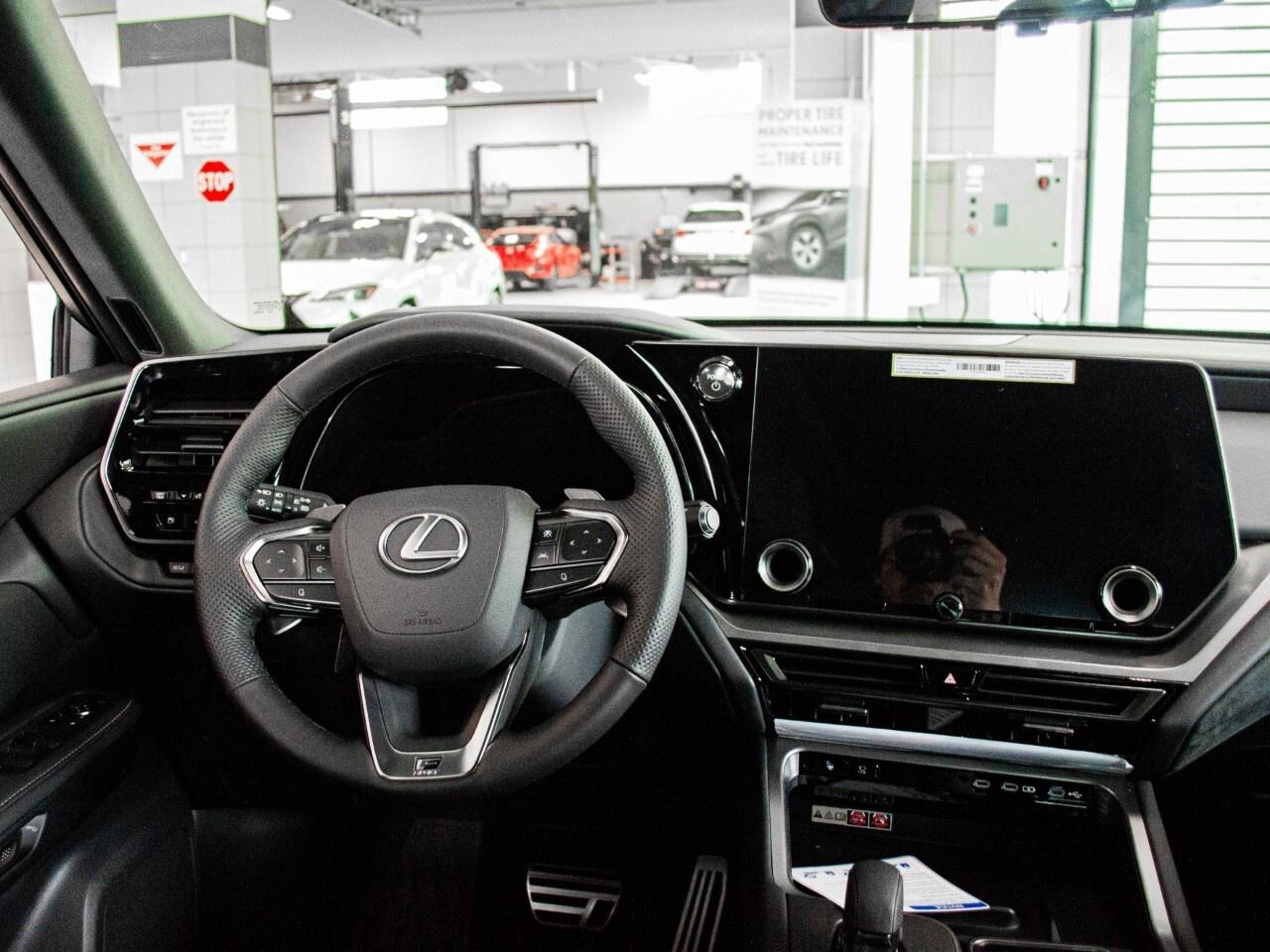 2025 Lexus TX 500h F Sport Photo