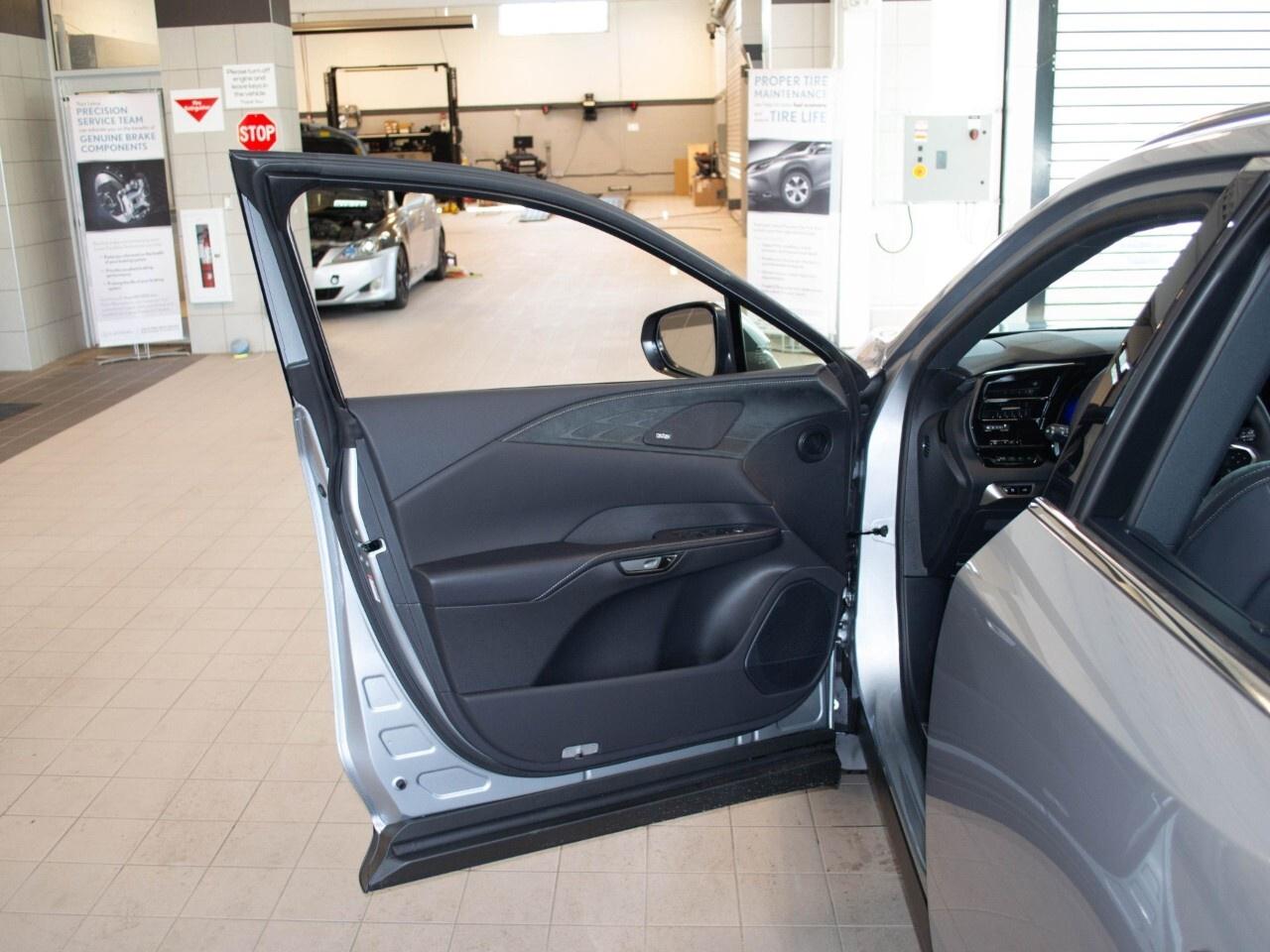 2025 Lexus RX 450h+ EXECUTIVE Photo
