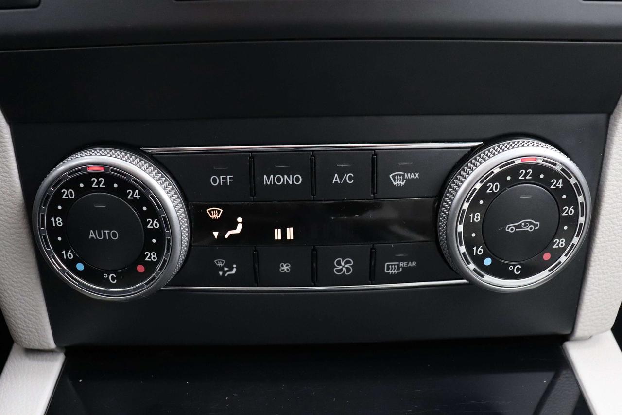 2010 Mercedes-Benz GLK350 4MATIC® Photo