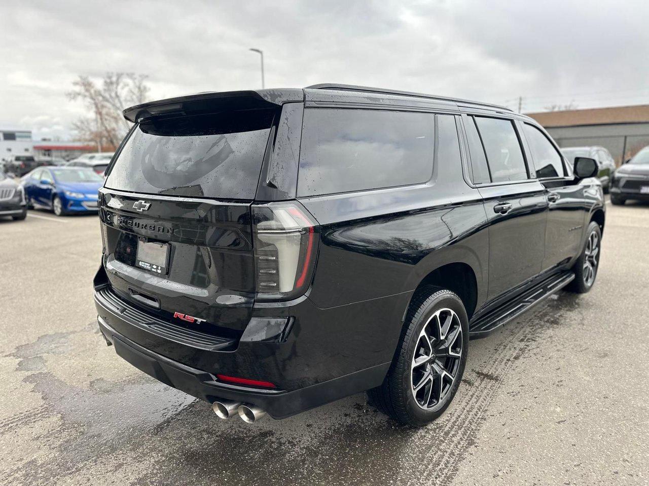 2025 Chevrolet Suburban RST Low KMS Dual Screens SuperCruise Air Suspensio Photo