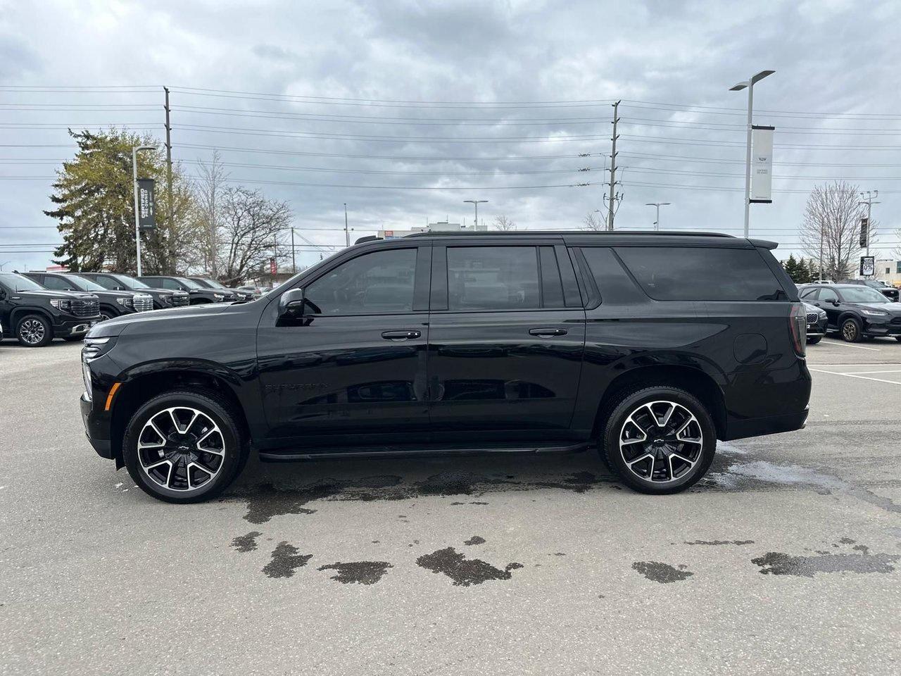 2025 Chevrolet Suburban RST Low KMS Dual Screens SuperCruise Air Suspensio Photo
