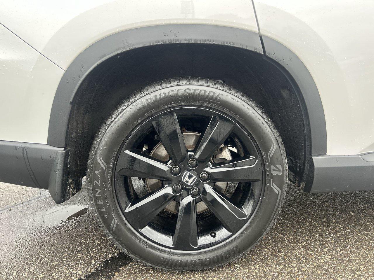 2025 Honda Pilot Black Edition AWD Low Kms 8 Passenger BOSE Audio P Photo