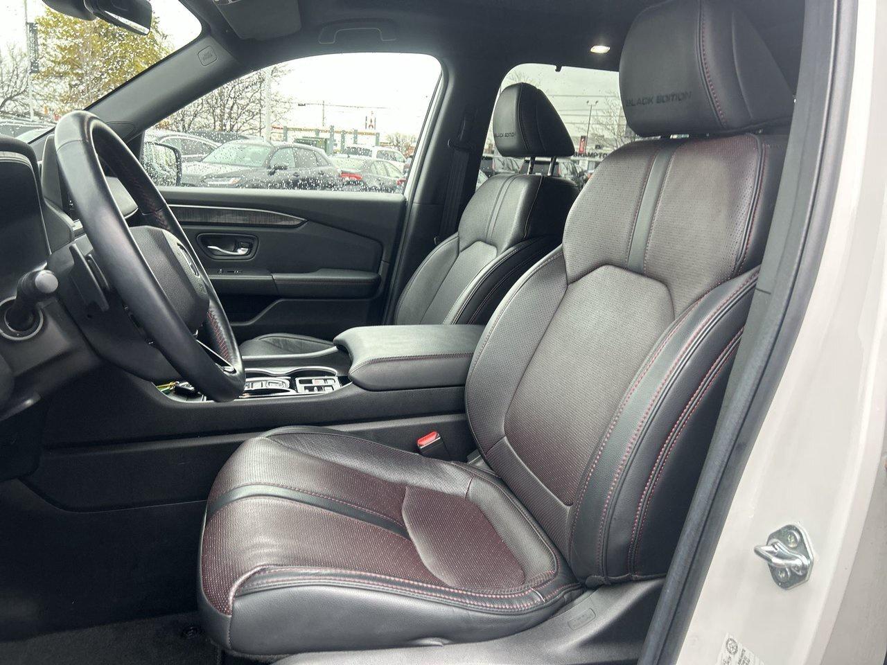 2025 Honda Pilot Black Edition AWD Low Kms 8 Passenger BOSE Audio P Photo