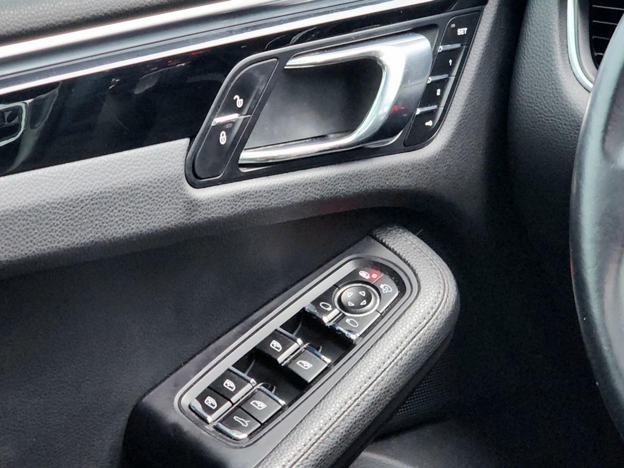 2017 Porsche Macan S w/Premium Pkg Plus | No Accidents! Photo