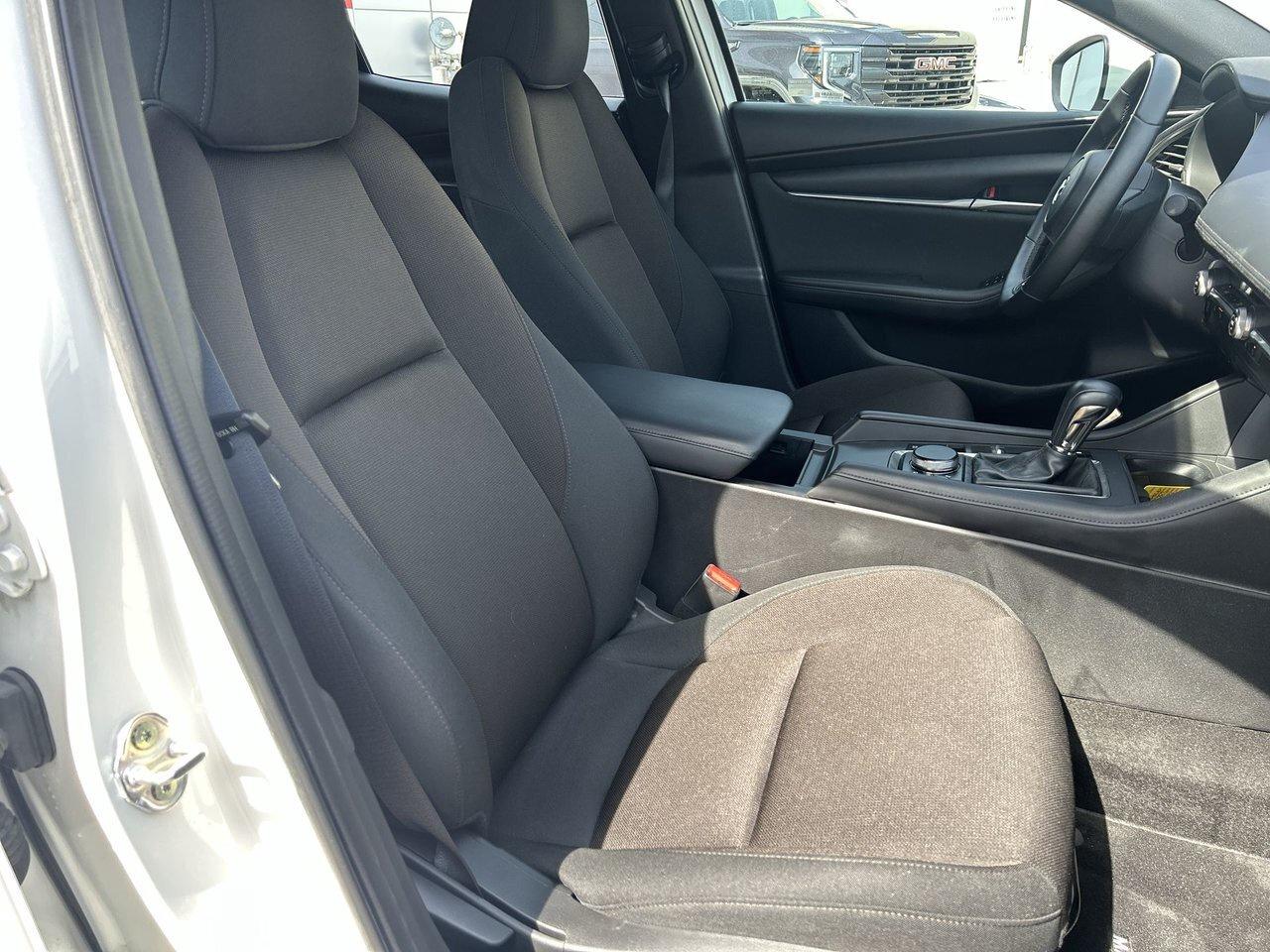 2025 Mazda Mazda3 Sport GS Auto FWD Under 7500kms! Heated Steering Wheel D Photo