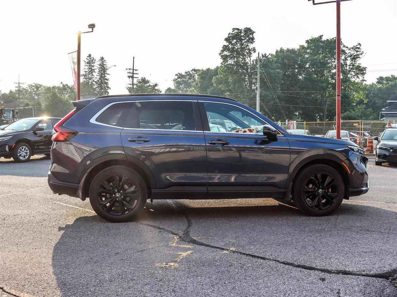 2023 Honda CR-V Hybrid Touring HYBRID SUNROOF LEATHER Photo2