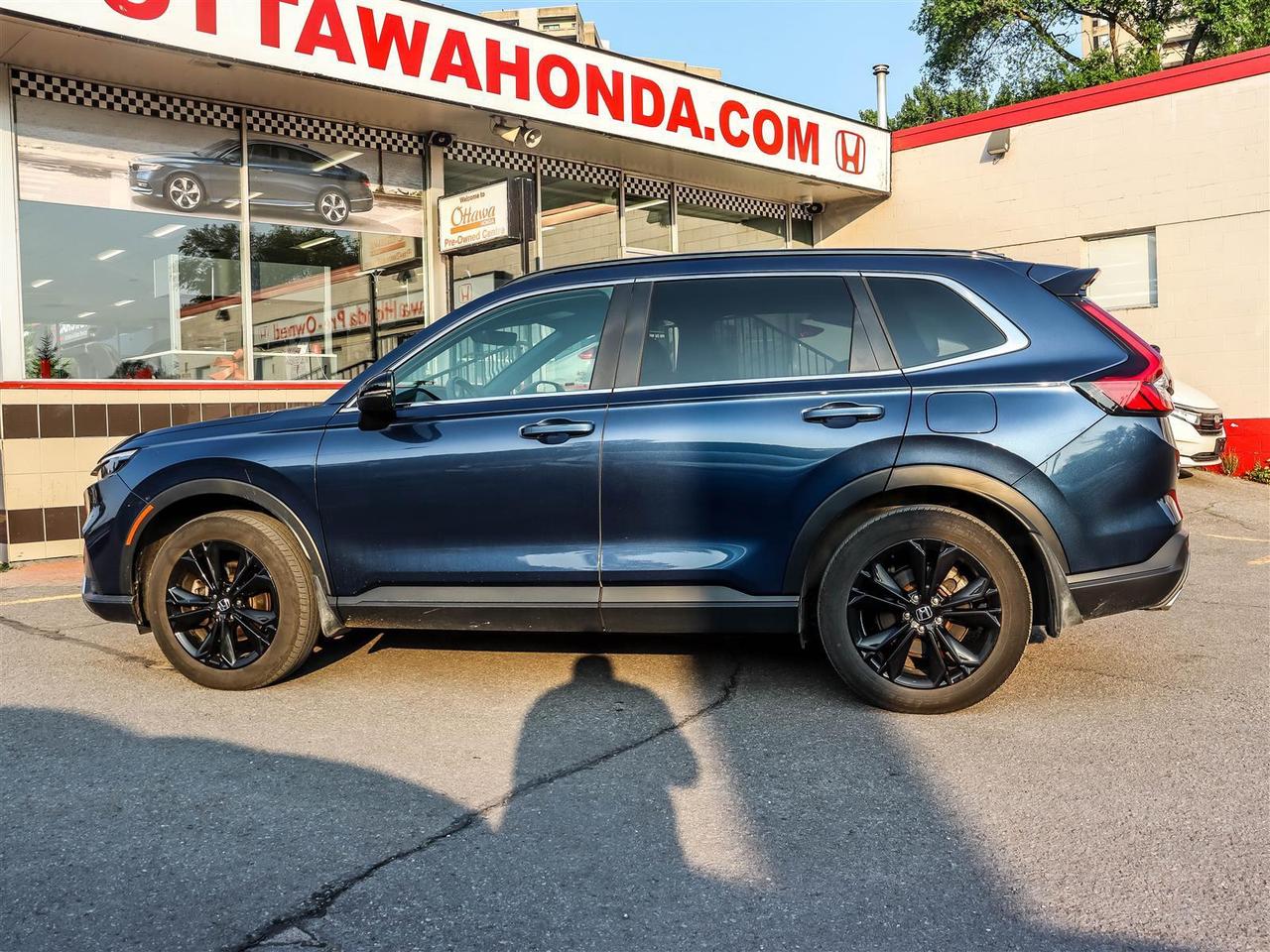 2023 Honda CR-V Hybrid Touring HYBRID SUNROOF LEATHER Photo