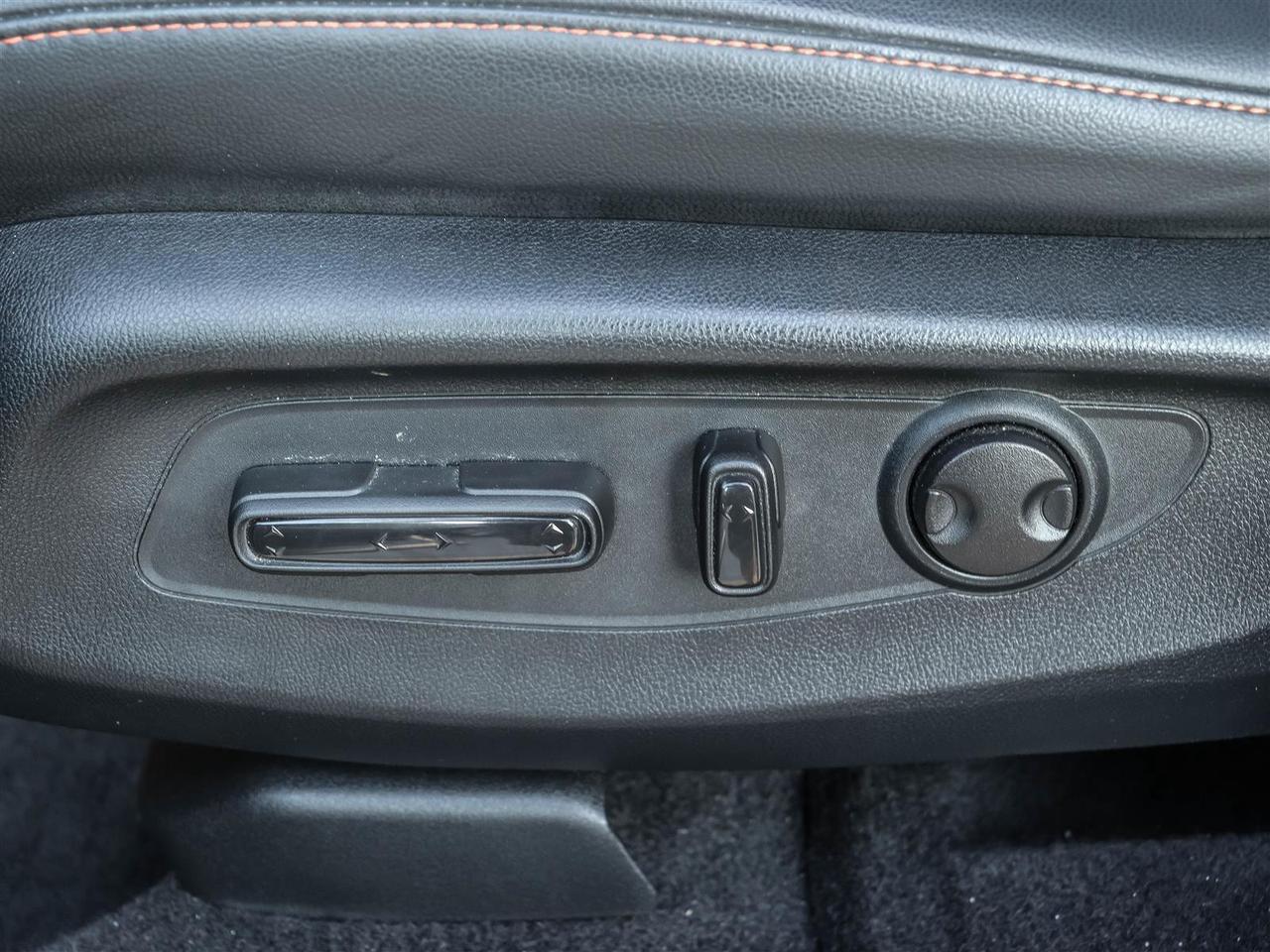 2023 Honda CR-V Hybrid Touring HYBRID SUNROOF LEATHER Photo