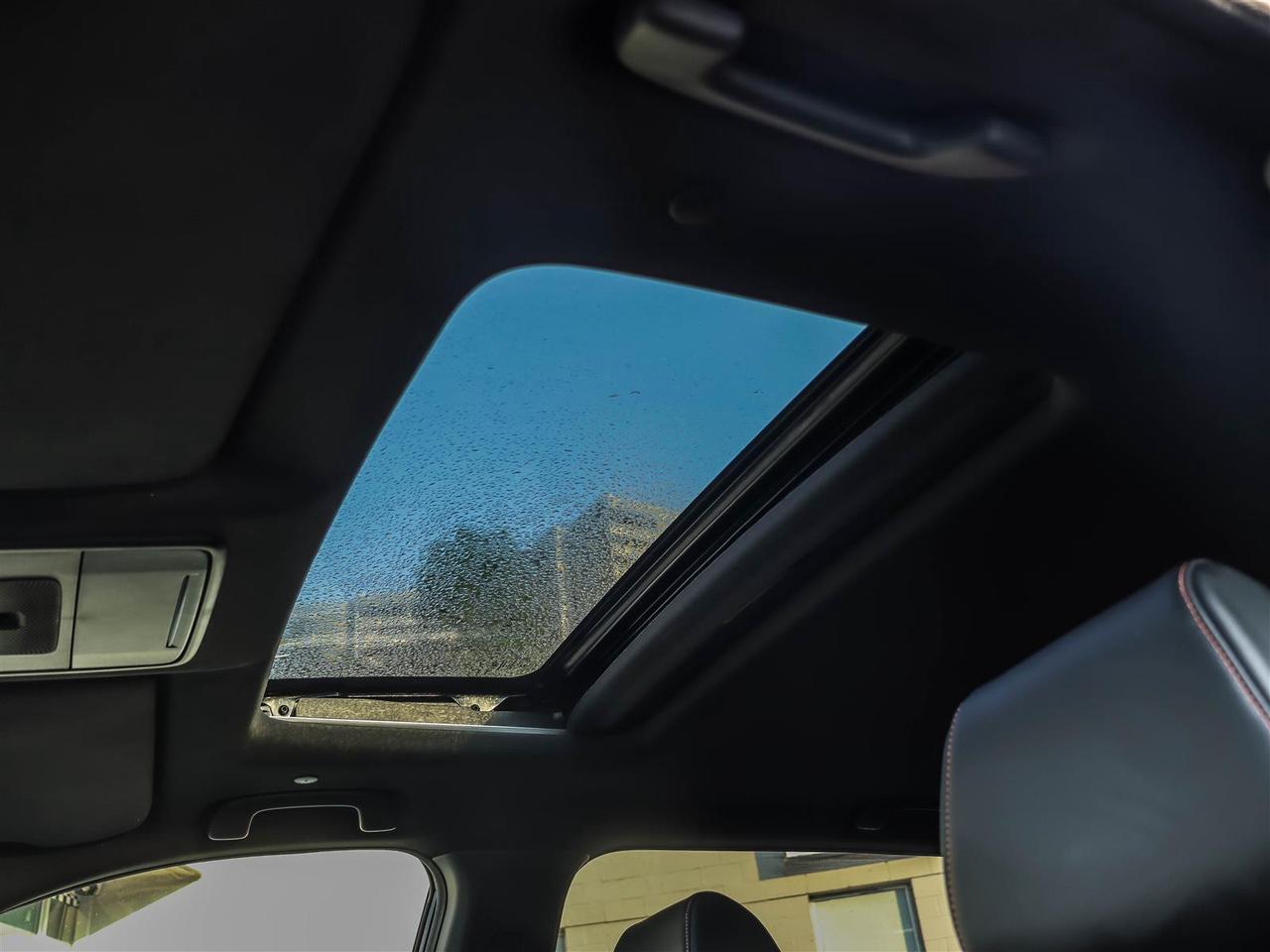 2023 Honda CR-V Hybrid Touring HYBRID SUNROOF LEATHER Photo