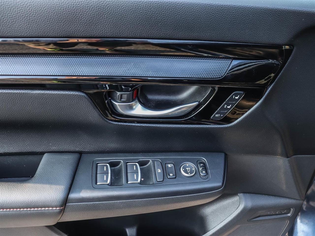 2023 Honda CR-V Hybrid Touring HYBRID SUNROOF LEATHER Photo