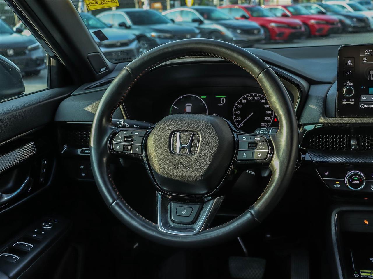 2023 Honda CR-V Hybrid Touring HYBRID SUNROOF LEATHER Photo