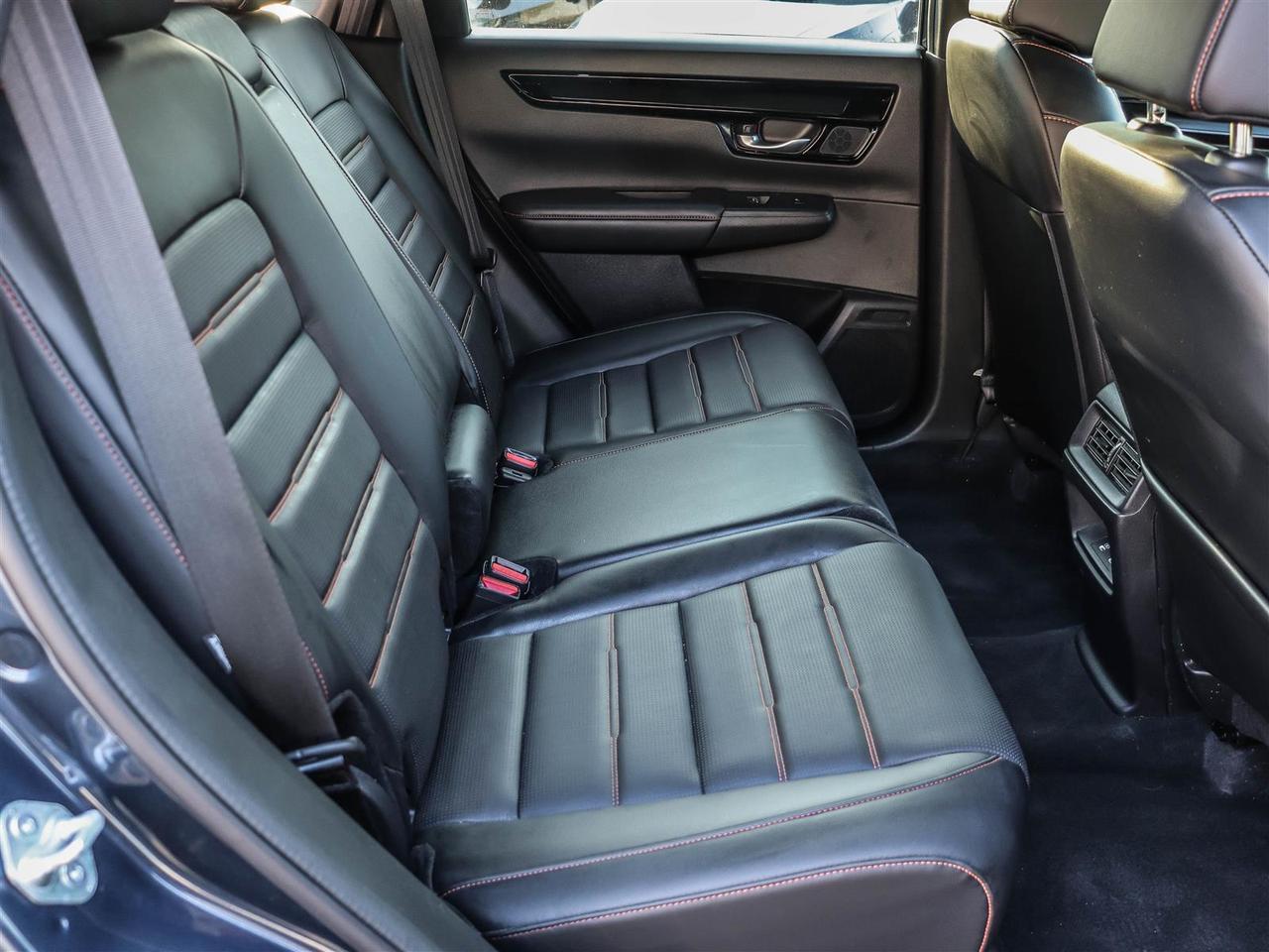 2023 Honda CR-V Hybrid Touring HYBRID SUNROOF LEATHER Photo
