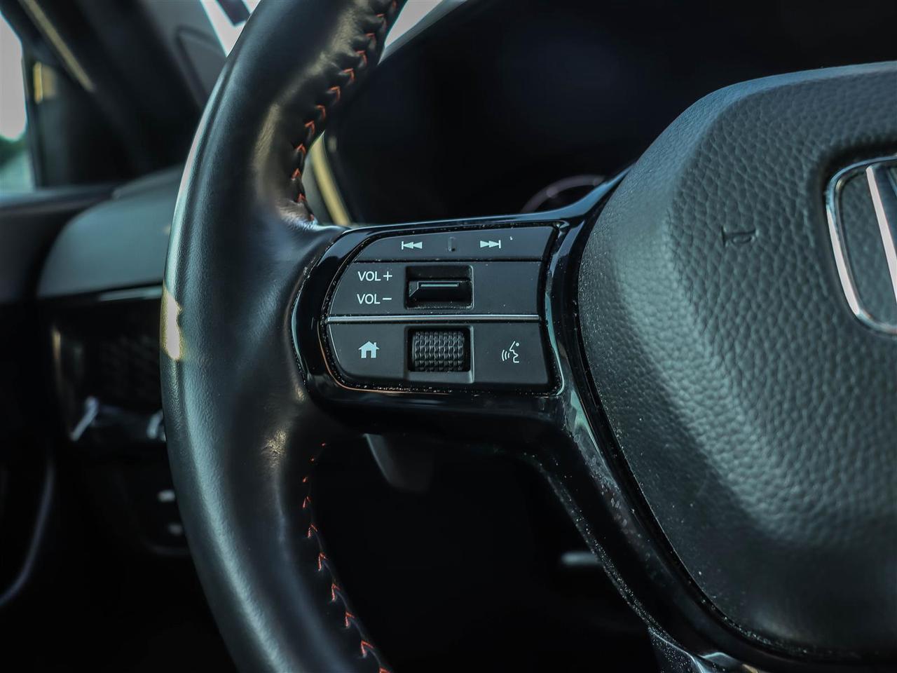 2023 Honda CR-V Hybrid Touring HYBRID SUNROOF LEATHER Photo