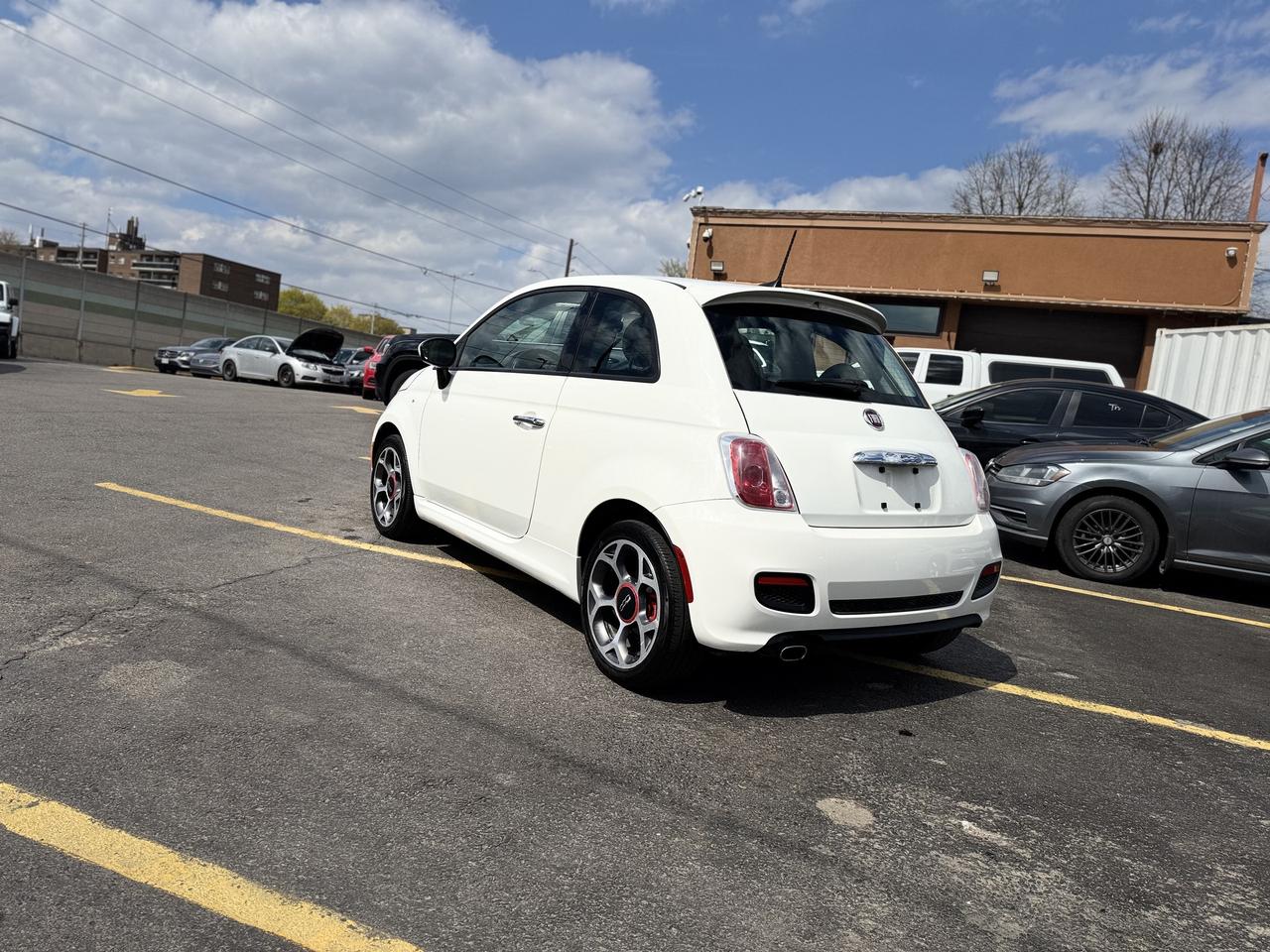 2016 Fiat 500 Sport   LOW KMS! MINT! Photo