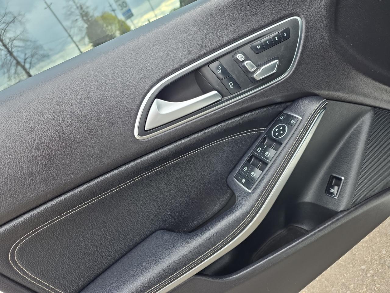 2018 Mercedes-Benz CLA-Class CLA 250 4MATIC AMG PKG * NAVIGATION / PANORAMIC / Photo
