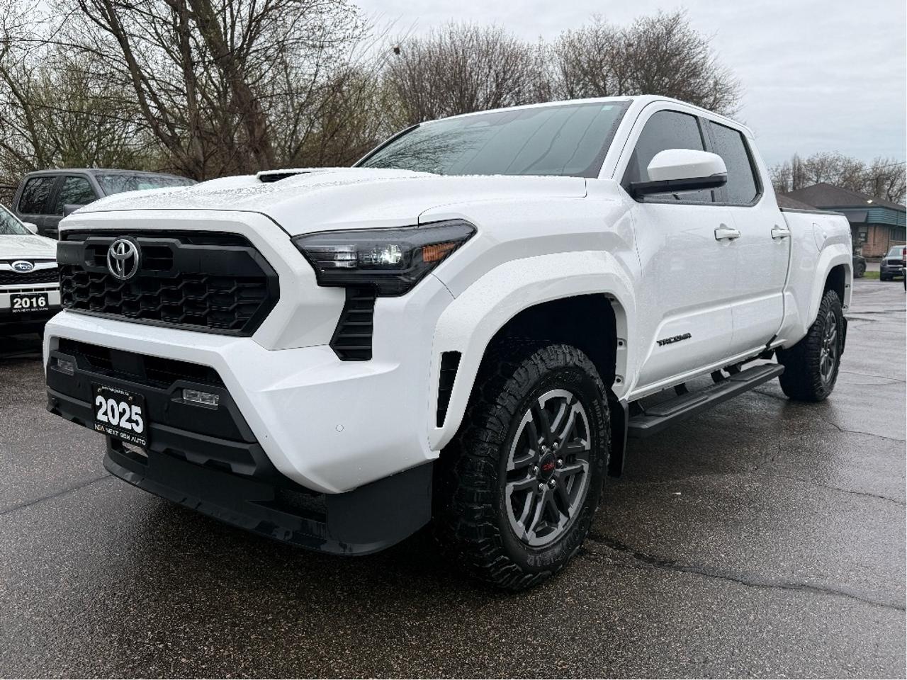 2025 Toyota Tacoma TRD SPORT ROOF WIRELESS CHARGING ONE OWNER Photo