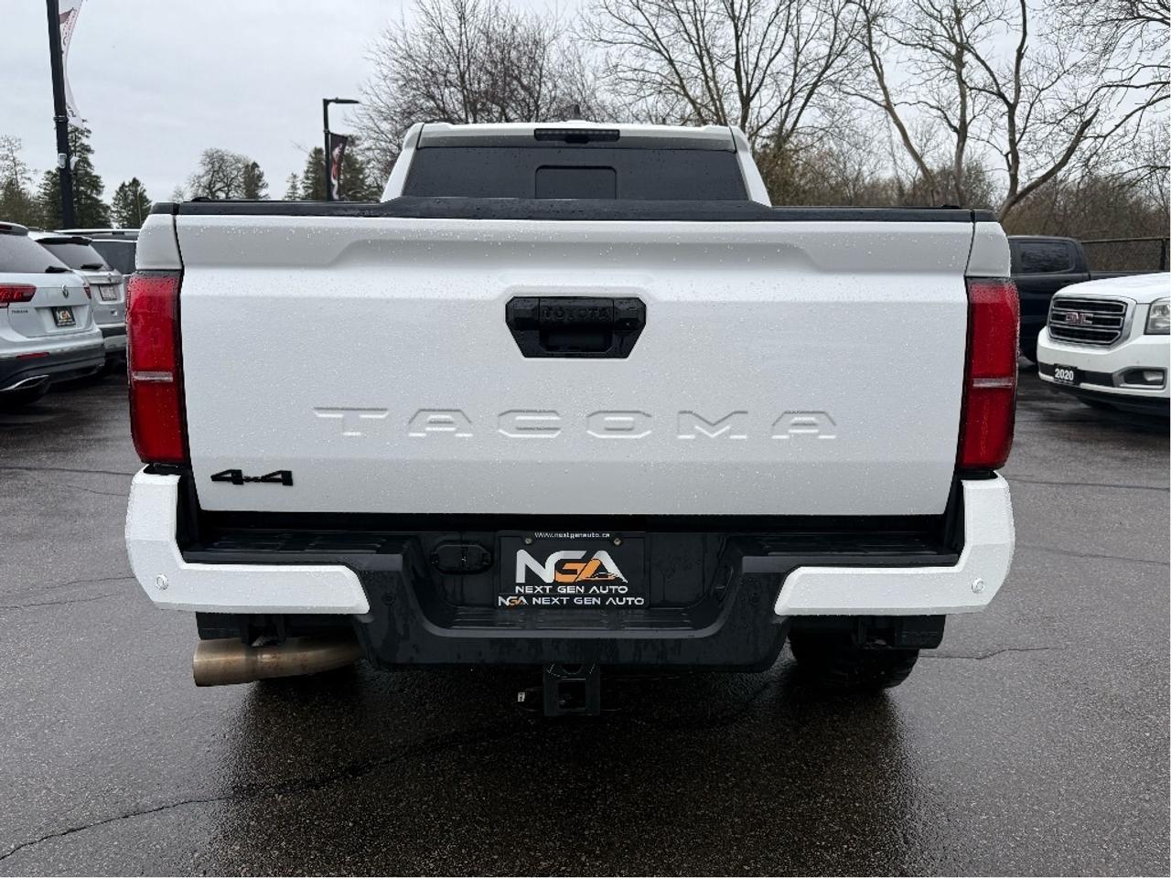 2025 Toyota Tacoma TRD SPORT ROOF WIRELESS CHARGING ONE OWNER Photo