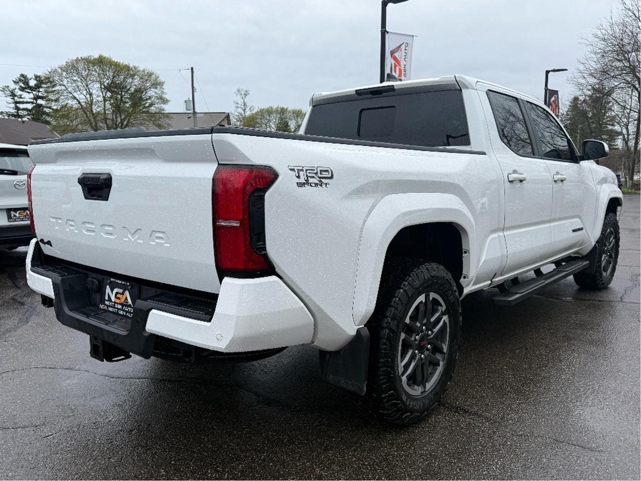 2025 Toyota Tacoma TRD SPORT ROOF WIRELESS CHARGING ONE OWNER Photo