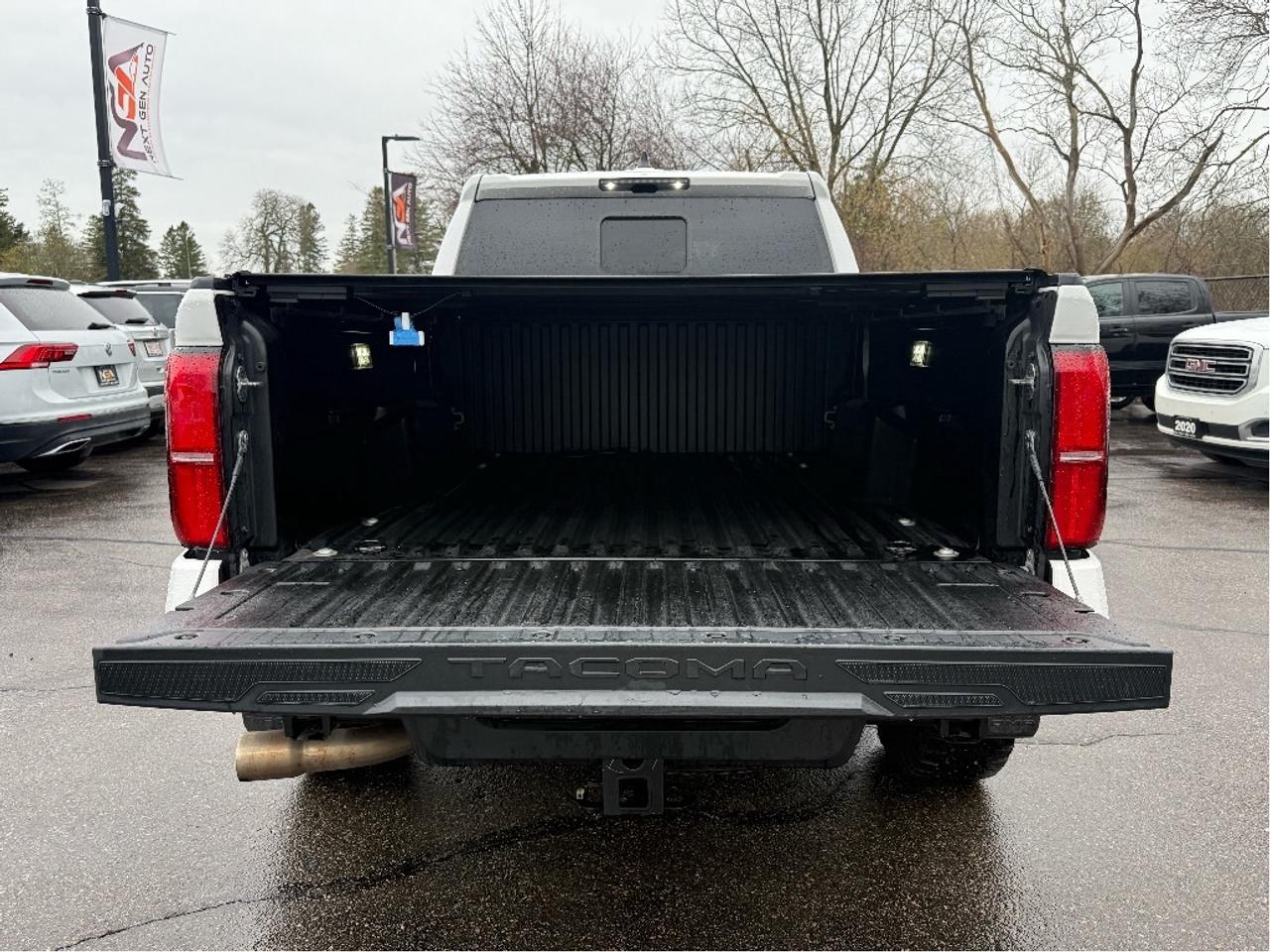 2025 Toyota Tacoma TRD SPORT ROOF WIRELESS CHARGING ONE OWNER Photo