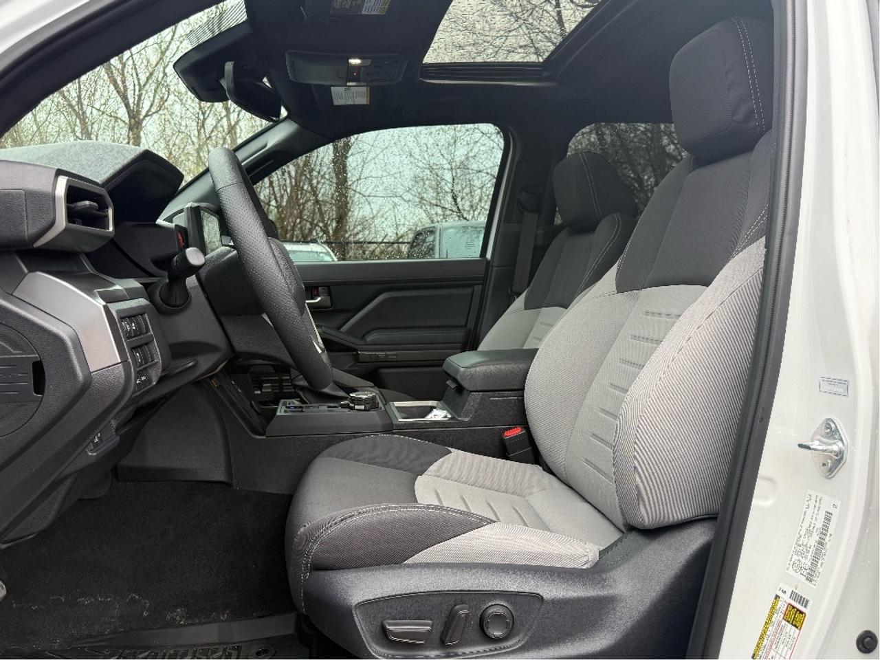 2025 Toyota Tacoma TRD SPORT ROOF WIRELESS CHARGING ONE OWNER Photo