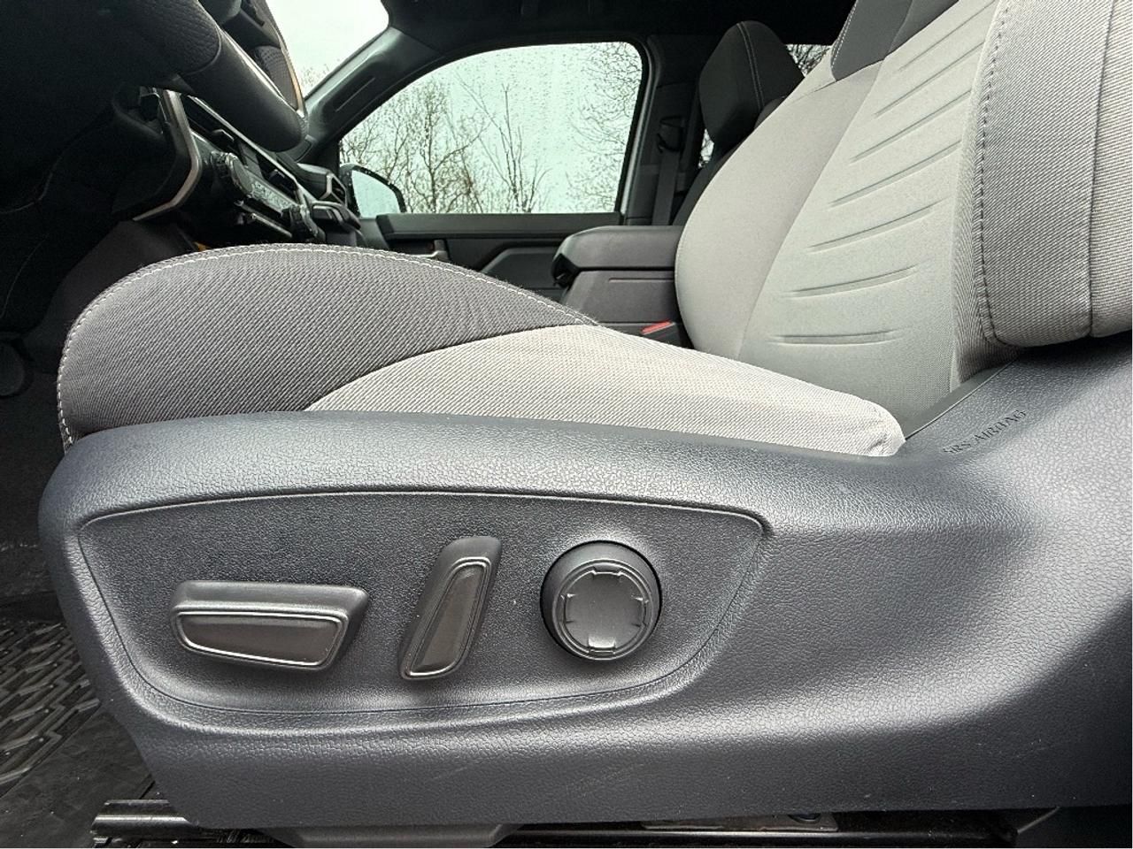 2025 Toyota Tacoma TRD SPORT ROOF WIRELESS CHARGING ONE OWNER Photo