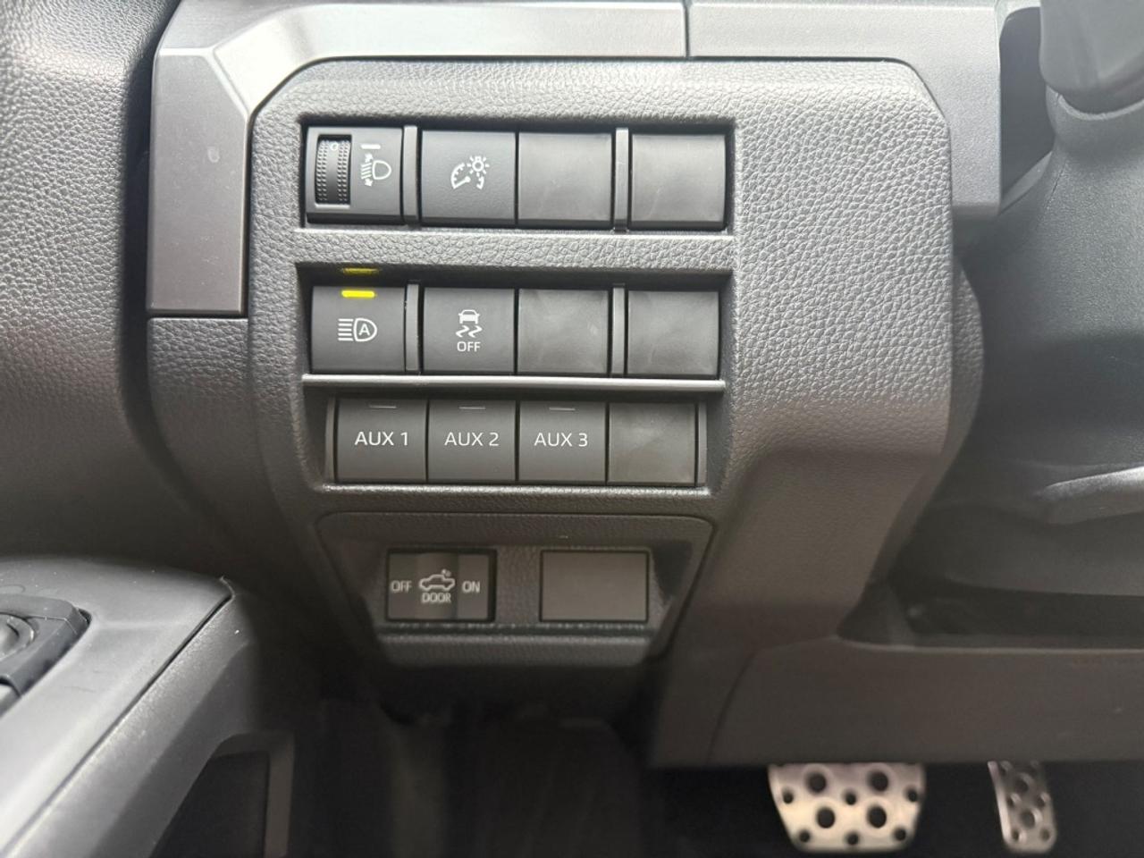 2025 Toyota Tacoma TRD SPORT ROOF WIRELESS CHARGING ONE OWNER Photo