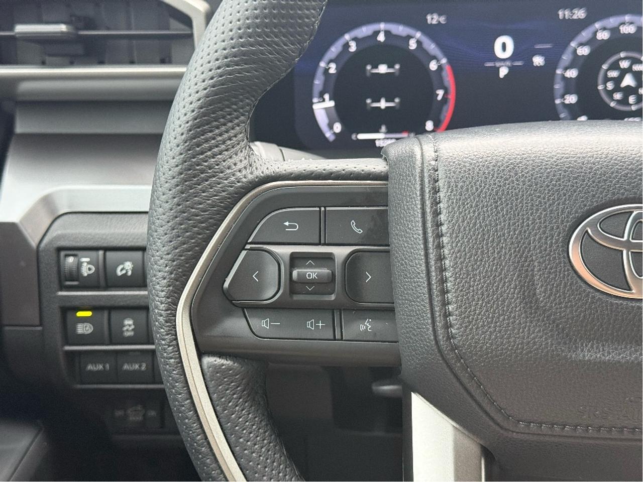 2025 Toyota Tacoma TRD SPORT ROOF WIRELESS CHARGING ONE OWNER Photo