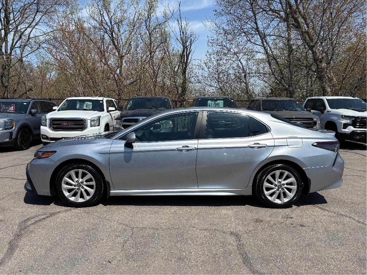 2024 Toyota Camry SE SOFTEX LEATHER HEATED STEERING CLEAN CARF Photo