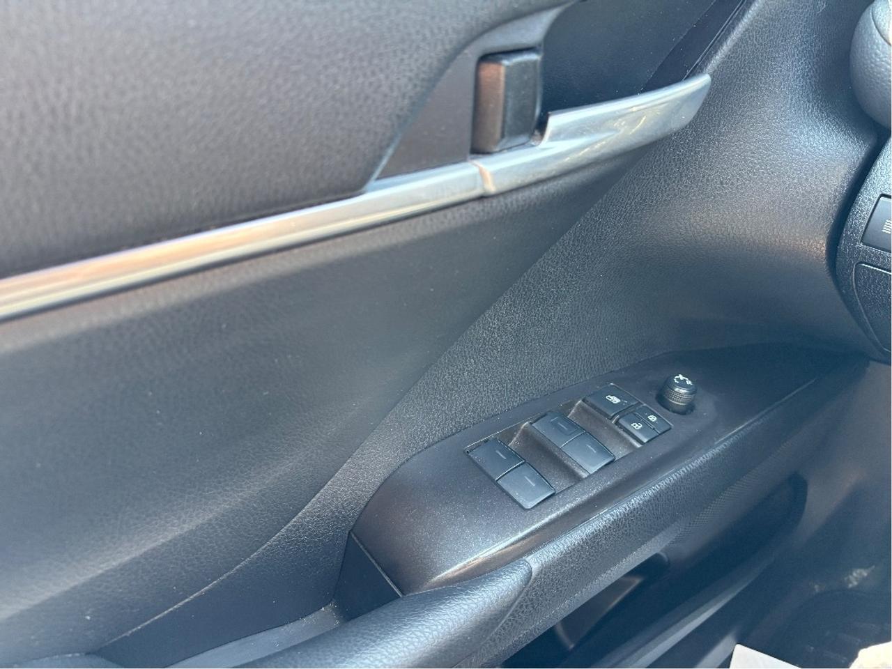 2024 Toyota Camry SE SOFTEX LEATHER HEATED STEERING CLEAN CARF Photo