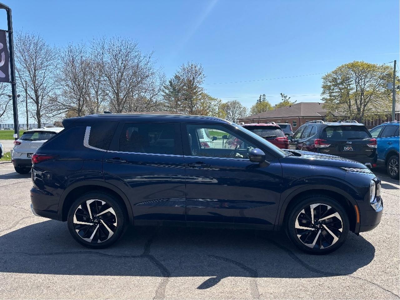 2024 Mitsubishi Outlander SE 7 PASS LEATHER NAV PANO ROOF CLEAN CA Photo4