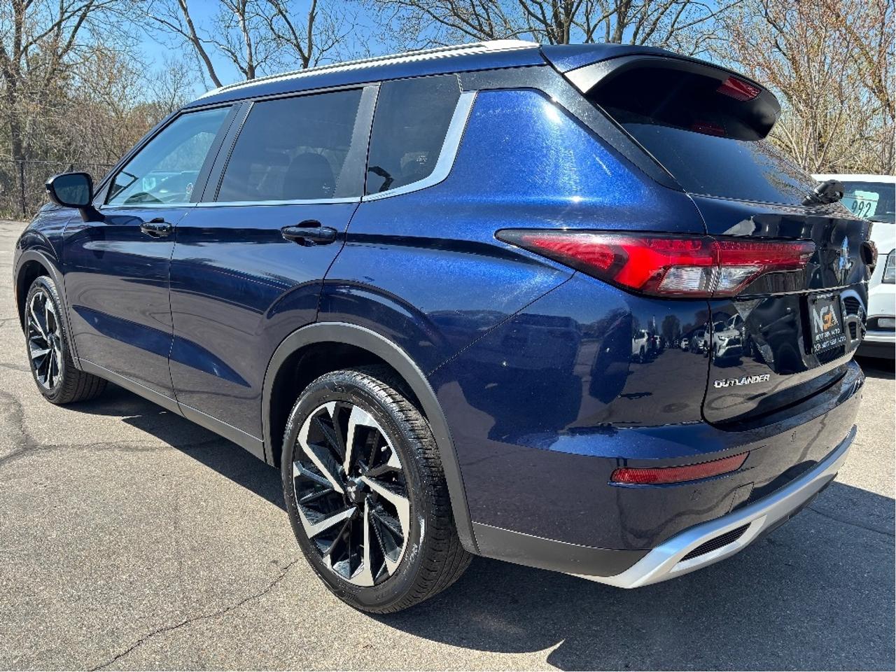2024 Mitsubishi Outlander SE 7 PASS LEATHER NAV PANO ROOF CLEAN CA Photo