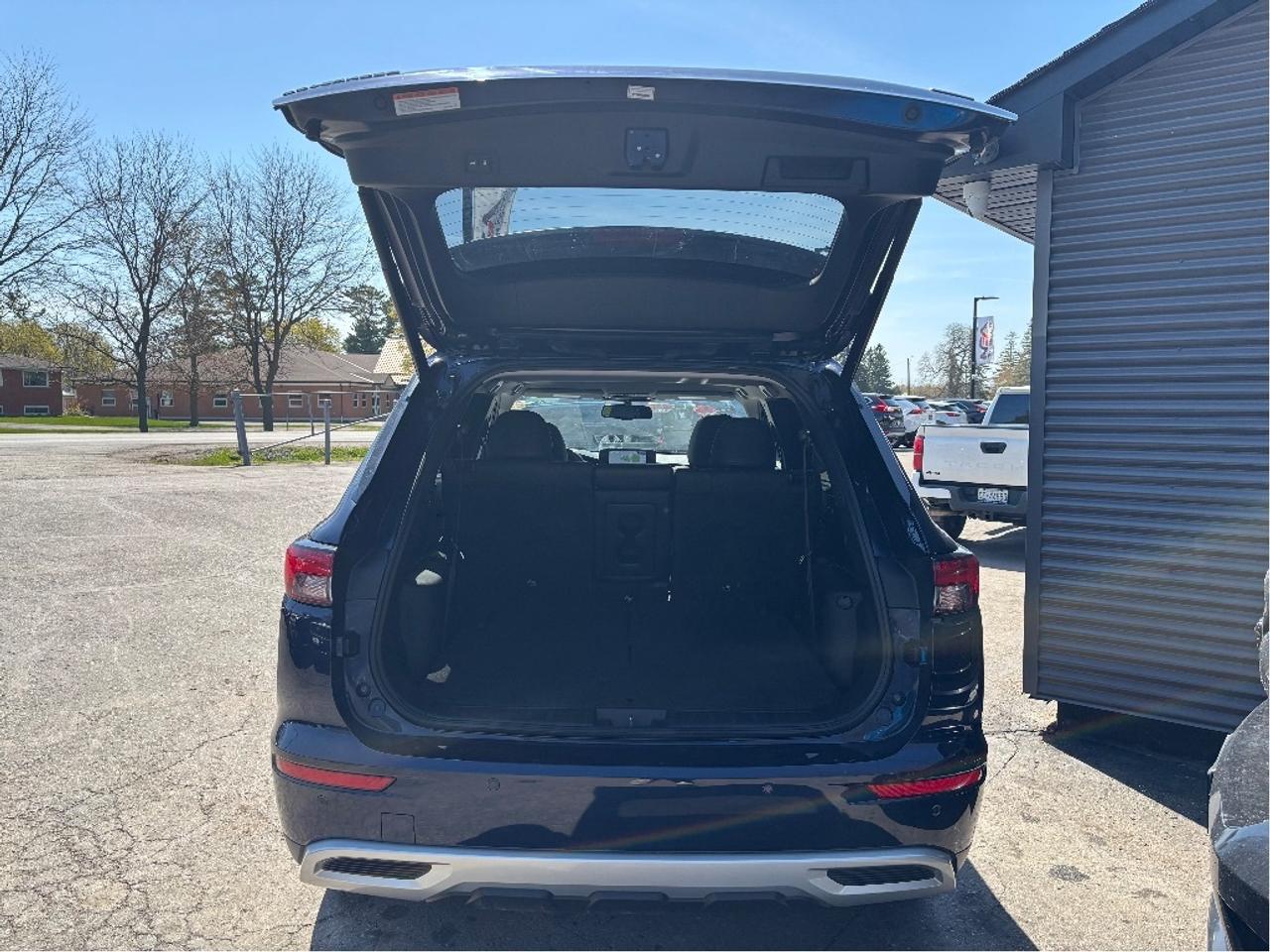 2024 Mitsubishi Outlander SE 7 PASS LEATHER NAV PANO ROOF CLEAN CA Photo