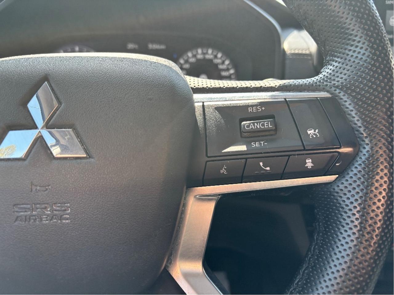 2024 Mitsubishi Outlander SE 7 PASS LEATHER NAV PANO ROOF CLEAN CA Photo