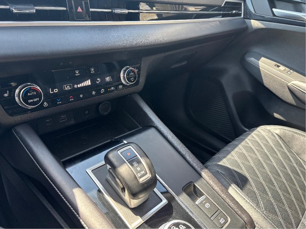 2024 Mitsubishi Outlander SE 7 PASS LEATHER NAV PANO ROOF CLEAN CA Photo