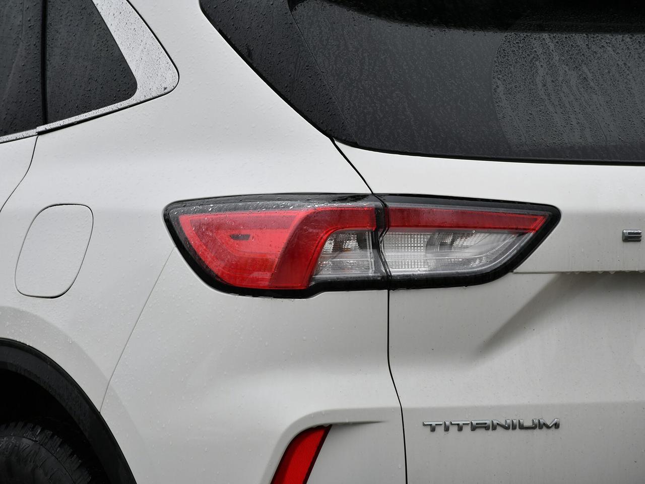 2021 Ford Escape AWD   FUEL EFFICIENT   CLEAN CARFAX Photo