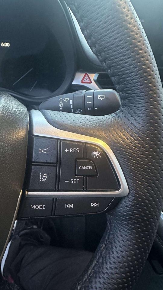 2025 Toyota Sienna XLE/ LEATHER/ 8 PASSENGER/ ALLOY/ SUNROOF Photo