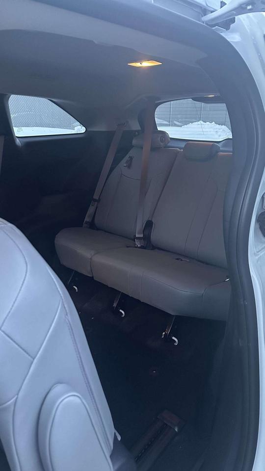 2025 Toyota Sienna XLE/ LEATHER/ 8 PASSENGER/ ALLOY/ SUNROOF Photo