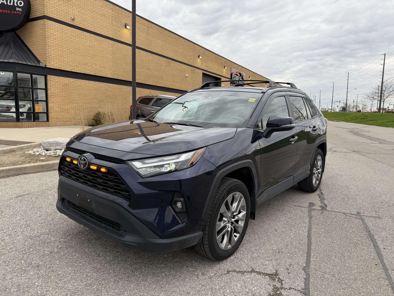 2024 Toyota RAV4 XLE AWD BLIND SPOT SUNROOF LEATHER CERTIFIED Photo
