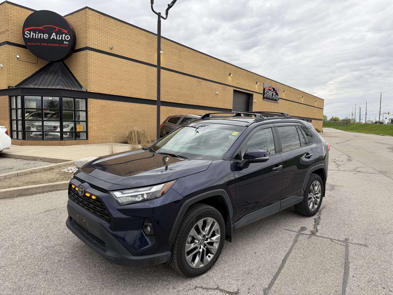 2024 Toyota RAV4 XLE AWD BLIND SPOT SUNROOF LEATHER CERTIFIED Photo